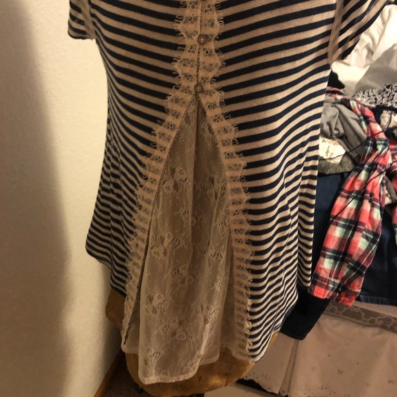 Altar’d State Blouse - Picture 2 of 3